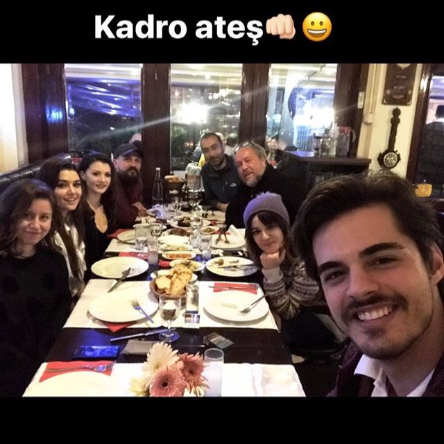 Burcu Özberk arkadaşları ile birlikte. - Yeni // #BurcuÖzberk with her friends. - New