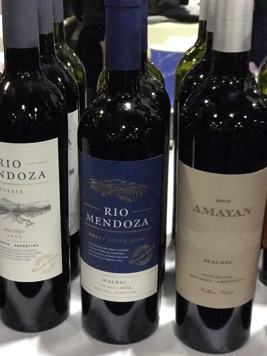 WWWofNE's tweet photo. Pour me. Surrounded by Wine. 🍷 🍷🍷🍷🍷🍷#BostonWineExpo #wwwofne https://t.co/jgaycrrIih