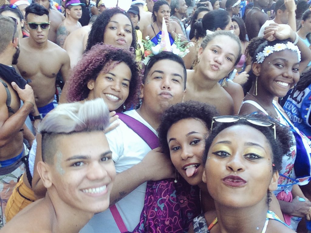 marcellegomes_'s tweet photo. 🎭🎉🎊🍻 #BlocoDaPreta #Mais1PraConta #AquecimentoCarnavrau https://t.co/3QbKKZjlsS
