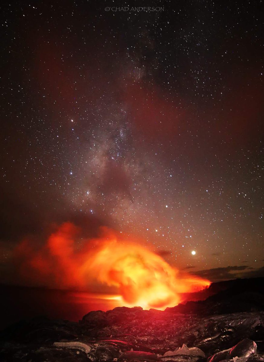 pyroeco's tweet photo. #ocean v #lava under the #milkyway #onlyonpubliclands #supportpubliclands @Volcanoes_NPS https://t.co/fBHAoEOPNa