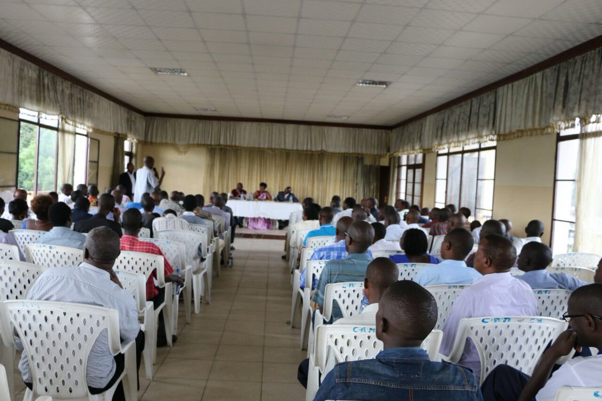1/ #Burundi Une réunion des natifs tenue par la présidente du conseil communal de <a href="/Mmangacommune/">Commune MugongoManga</a>, hon <a href="/ButoyiEvelyne/">Hon Evelyne Butoyi🇧🇮</a> pr échanger sur le dvpt