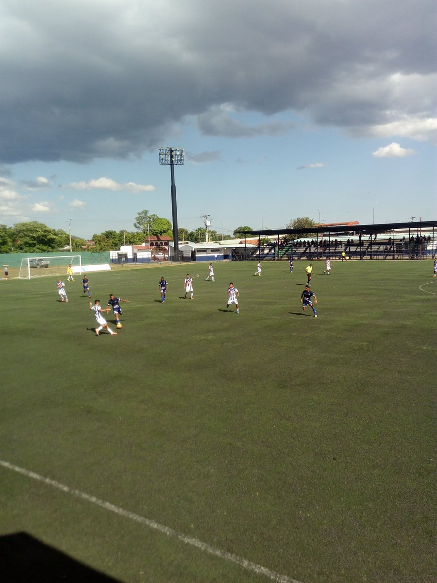 SDAVeraguense's tweet photo. 30' #LPFReserva #ATVvsATN Poco es el juego ofensivo de ambos equipos.
@AVeraguense 0 - 0 #AtléticoNacional. https://t.co/R3u3C8EjlP