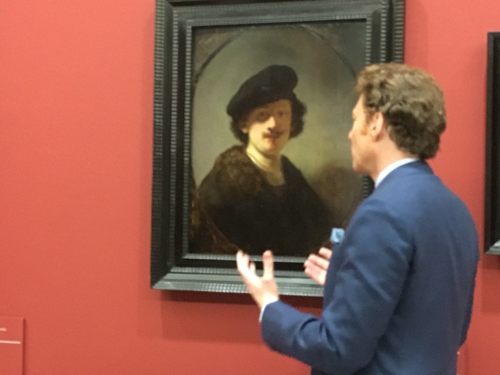 Annephine's tweet photo. Tom Kaplan voor zijn Rembrandt. De Amerikaan verzamelde in 13 jaar 250 Hollandse meesters. #Louvre. Zo in Nieuwsuur. https://t.co/uOk0EeLYkN