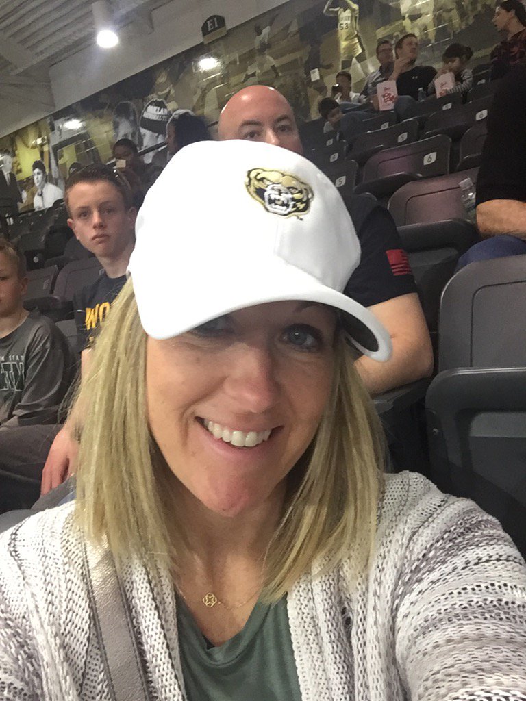 HowlesNancy's tweet photo. #WEARtheBEAR  go OU!! https://t.co/C7H8gfda4J