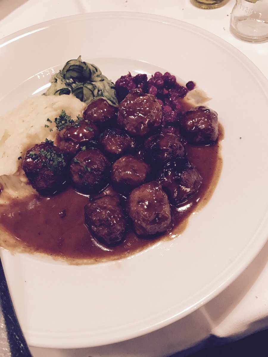 AnnaOstergrenan's tweet photo. #lastnightinsweden https://t.co/BnkFhM9fC6
