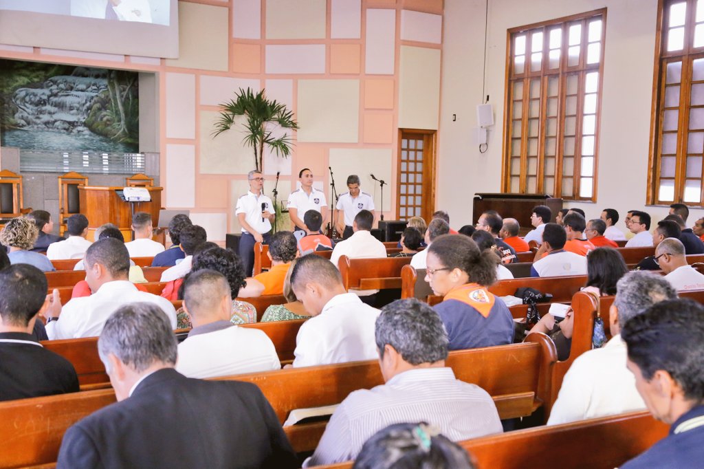 AdvParaAmapa's tweet photo. @PrMarcos_Souza apresenta o projeto #OsDoisMinistros para os líderes das igrejas locais durante o #Catel2017 https://t.co/pATGzWrcgw