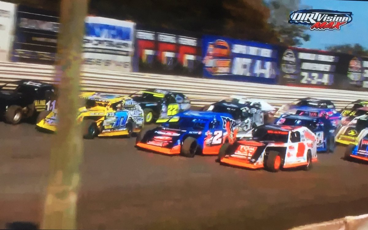 RyanMcCray99's tweet photo. @Slater_bug9s four wide front row about to start the main @VolusiaSpeedway https://t.co/lXAl0ZiFwQ