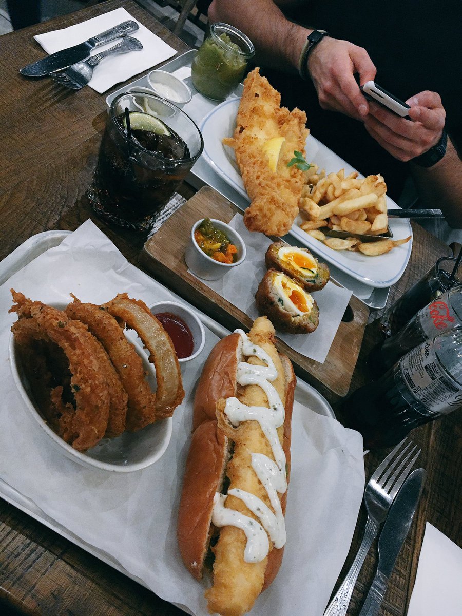 naomiecarpenter's tweet photo. I've had an unreal amount of food today but this was by far the best 🤤 @GeorgesGBK #coddog @benrender 🐟 https://t.co/0yclR0sjxR