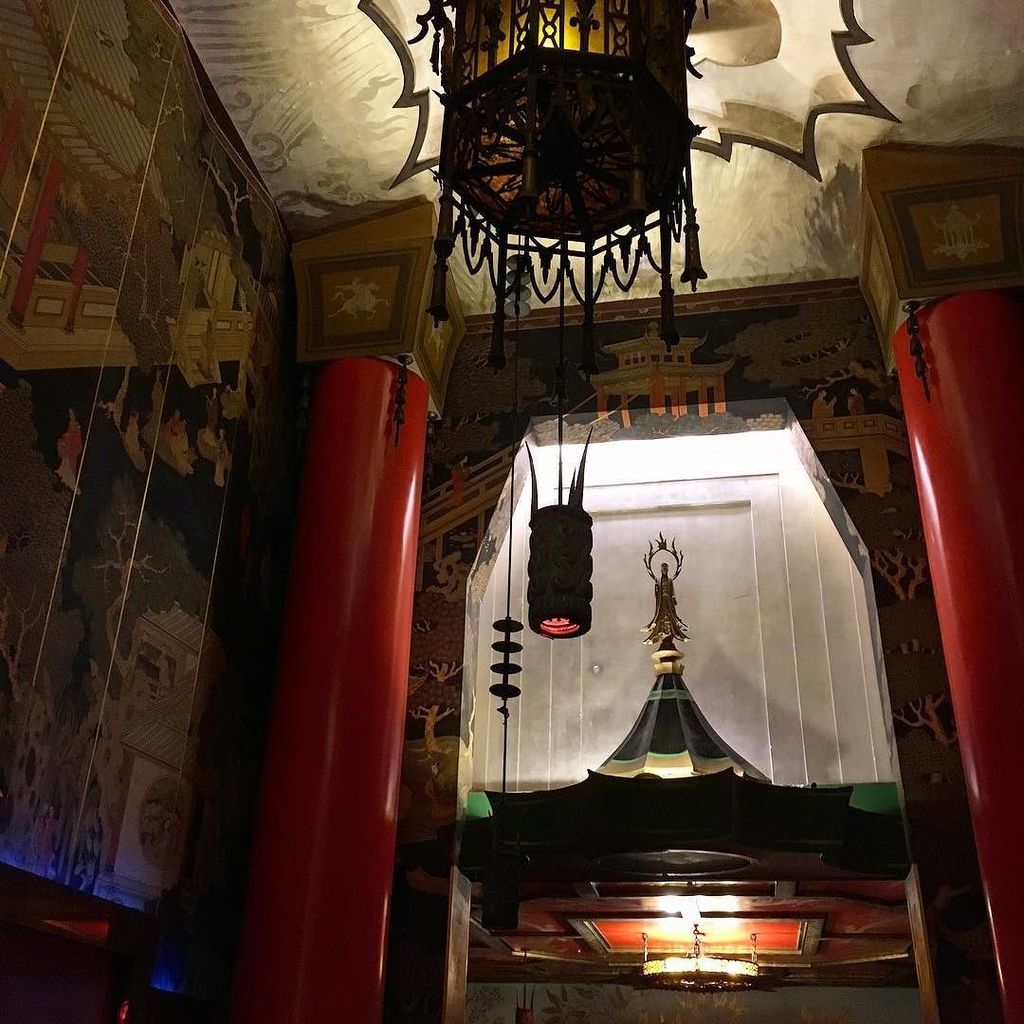 LAblocks's tweet image. If you ever get a chance to see a movie at the Chinese Theater, DO IT.