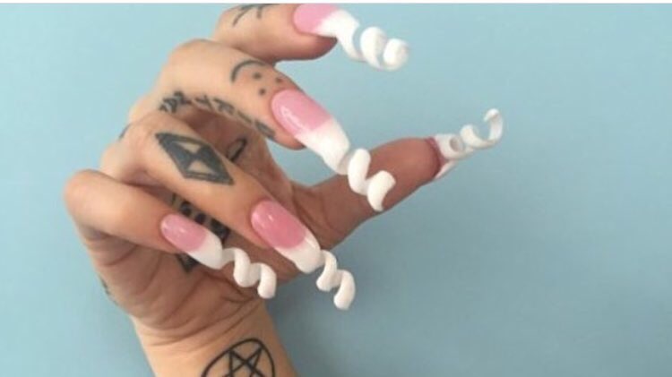 beantoesonly's tweet photo. Nail lady: What do you want?
Them: Rotini
Nail lady: Say no more https://t.co/1oor35mXQB