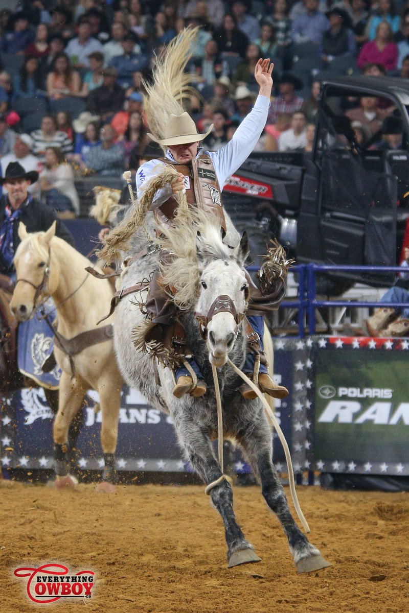 After and 87 point ride in round one, Clay Elliott advances to the finals at @RFDTVAmerican with a 1/4 a shot at $1,000,000 🇨🇦 #theamerican