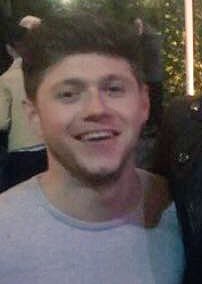 LocatiAnna's tweet photo. #niallhafinitoisoldi mi immagino le facce stranite di chi non sa l'italiano😂😂😂 https://t.co/zxqOVgsGJD