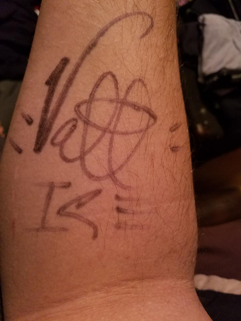 KyleCaine's tweet photo. From an autograph to tattoo #JustLikeThat #SupportYourFavoriteRapper #WordToYourMutha #GetInWhereYouFitIn #CoolAsIce #Tatted @vanillaice ๐ https://t.co/rWkyeTP3mF