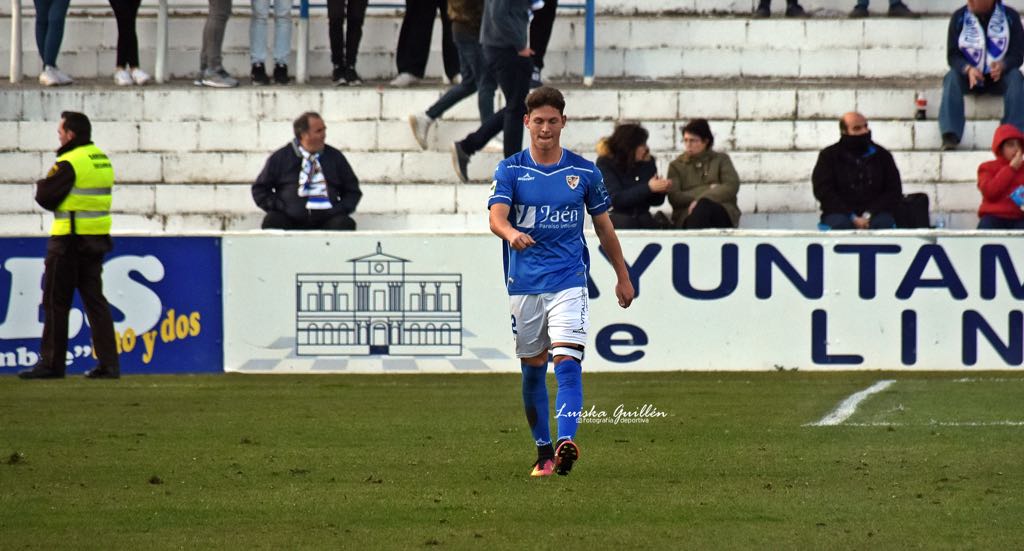 SomosLinares's tweet photo. DEBUT ⚽ | Hoy ha debutado @IsmaelGallar7 en @2B_GrupoIV con el @Linares_Dptvo y lo ha hecho a un gran nivel.🔝

Justo premio a su trabajo. 👏👏 https://t.co/Cm6sriTCY5