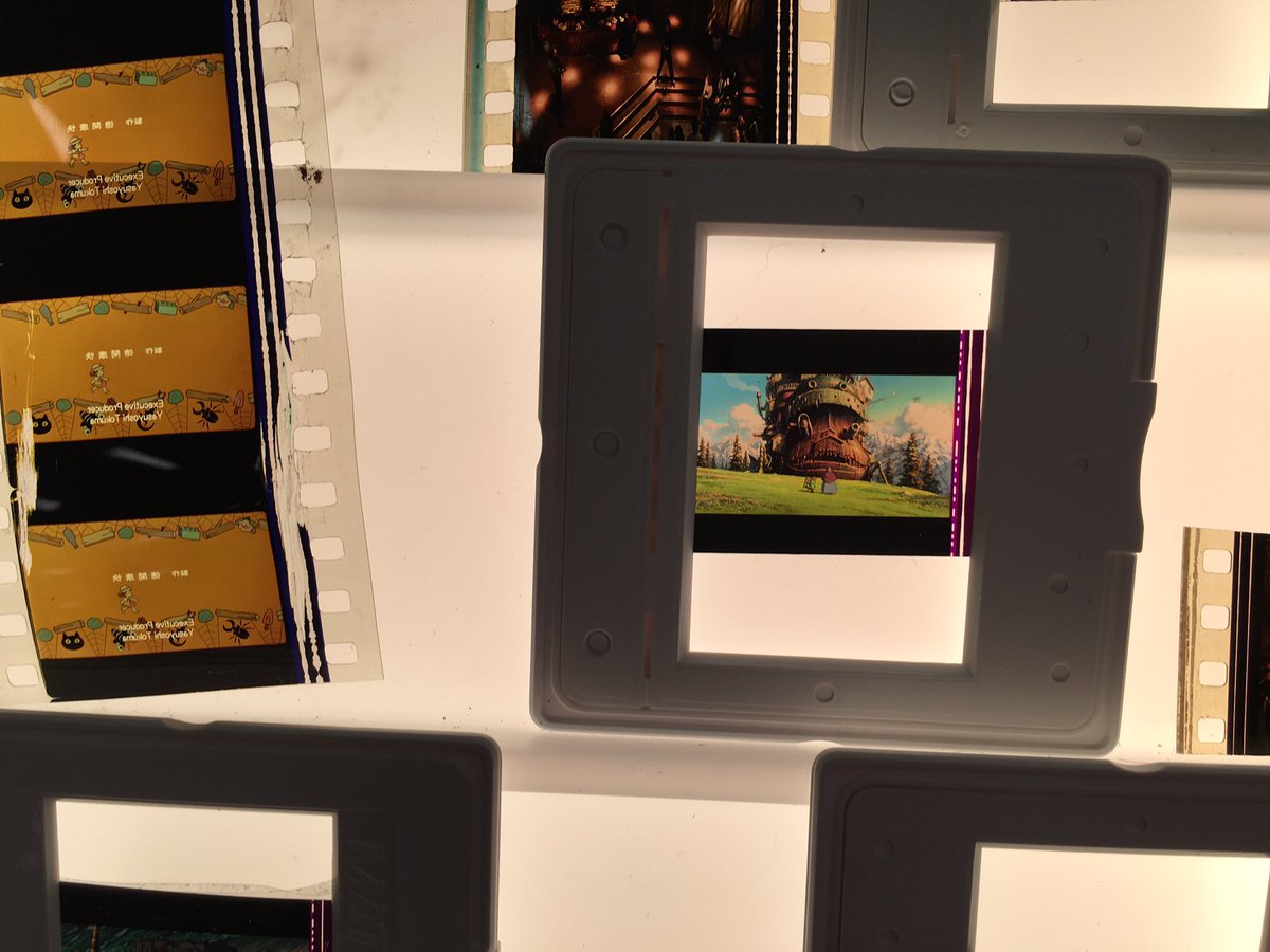 DragonflyCinema's tweet photo. Howl's Moving Castle on #35mm 😍 https://t.co/TkxaYGZeD7