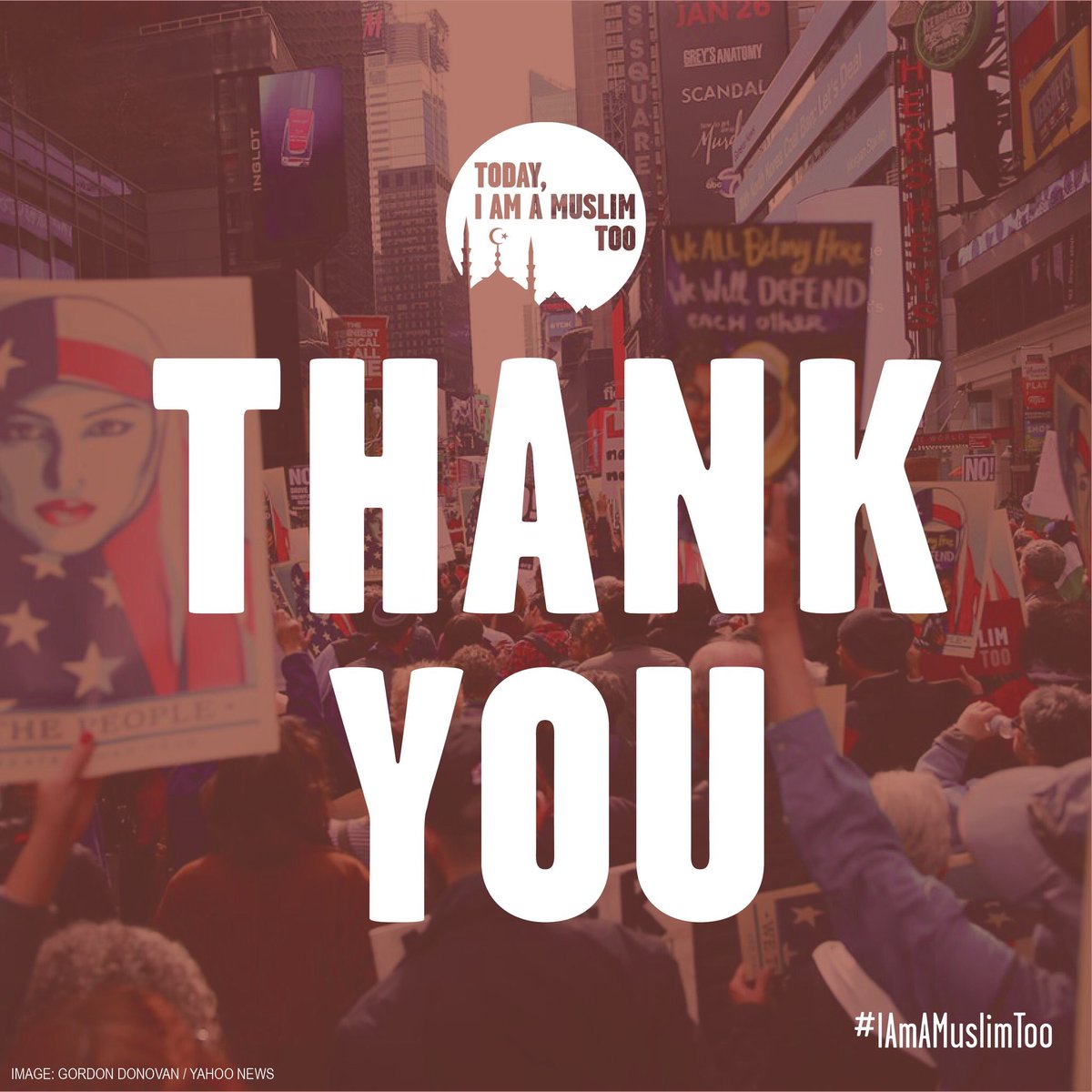 UncleRUSH's tweet photo. Hearing that there were between 7,000-10,000 people who came to the #IAmAMuslimToo rally today!! An absolute incredible show of solidarity! https://t.co/gAFOrx6JFG