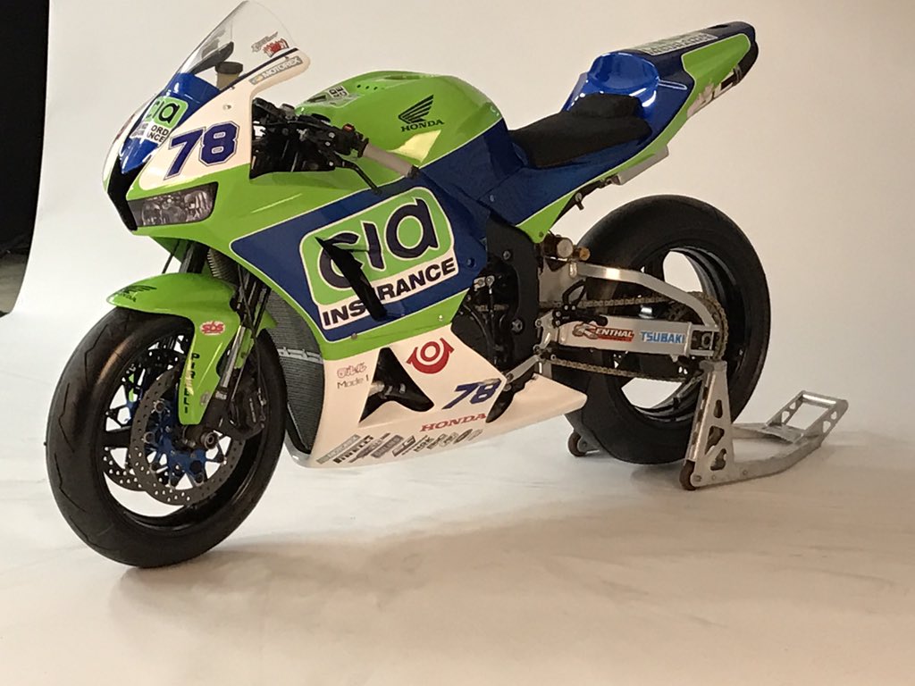 SimonB_12's tweet photo. Our bikes ready for action in our new colours @JulesCluzel16 @hikari_No78 @robinmulhauser https://t.co/0mN5uwAQiB