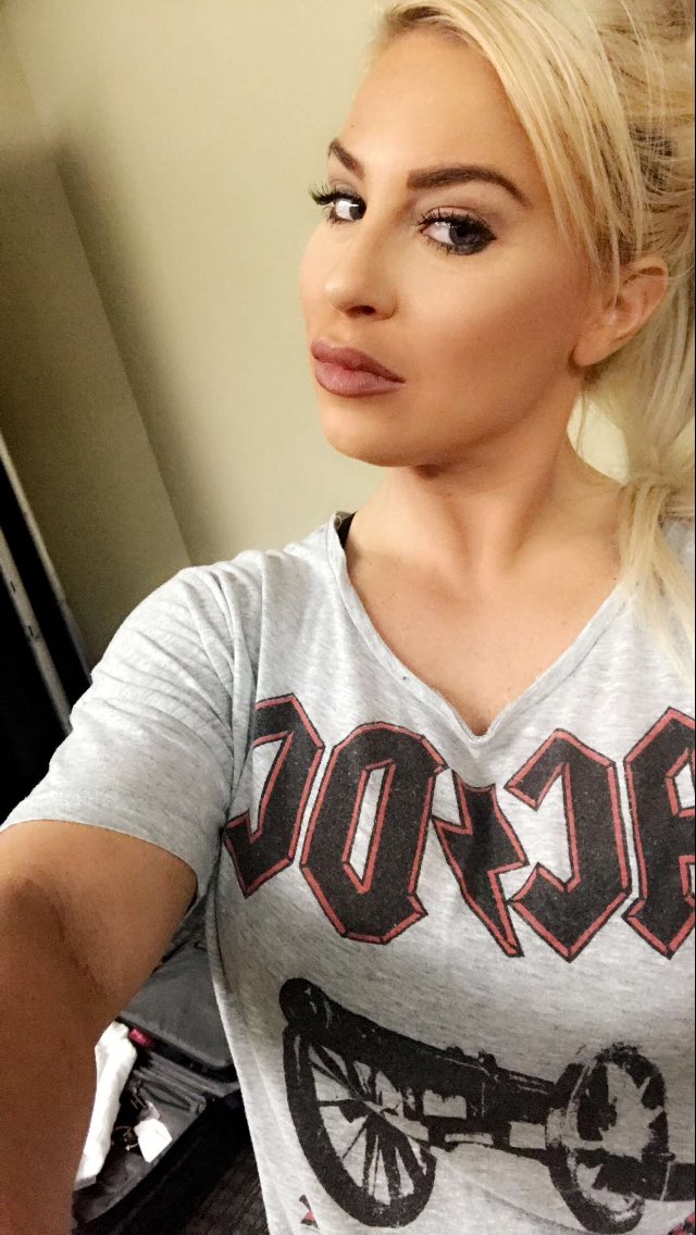 BrianSWied's tweet photo. My idol @DanaBrookeWWE selfie #FlexingQueen love ❤️ the @acdc T-Shirt 😘 from Snapchat https://t.co/cNkfoNGl6g