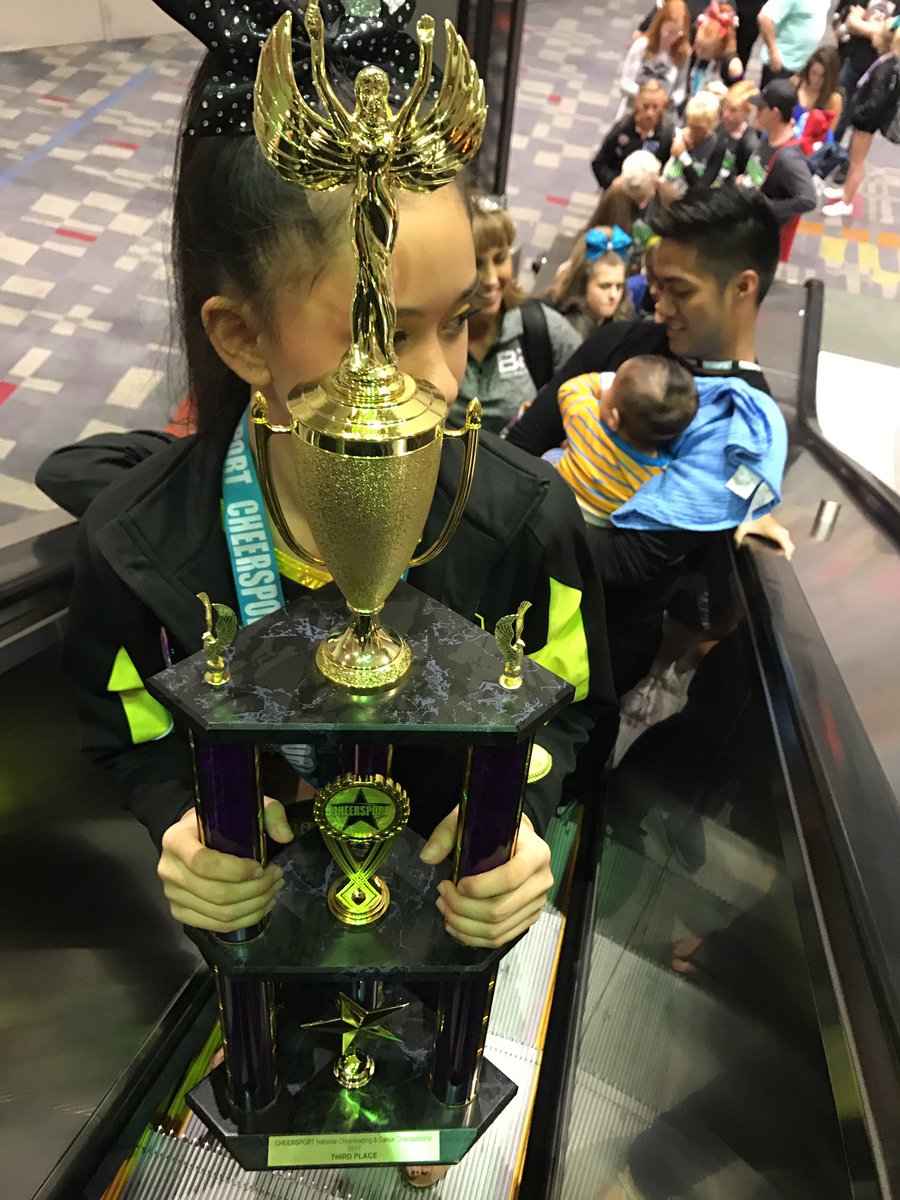 AlohaCheerAcdmy's tweet photo. Queen Bees move up 2 spots to finish 3rd at @CHEERSPORTCorp!
#CHEERSPORT2017 https://t.co/JXjTHZ2axW