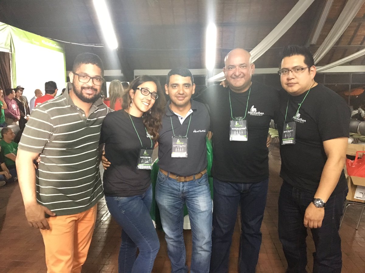 alexricand's tweet photo. Con grandes amigos del emprendimiento TIC, grandes talentos que tengo la fortuna de conocer. Gracias #HackathonCoomeva https://t.co/kPulO24O5F