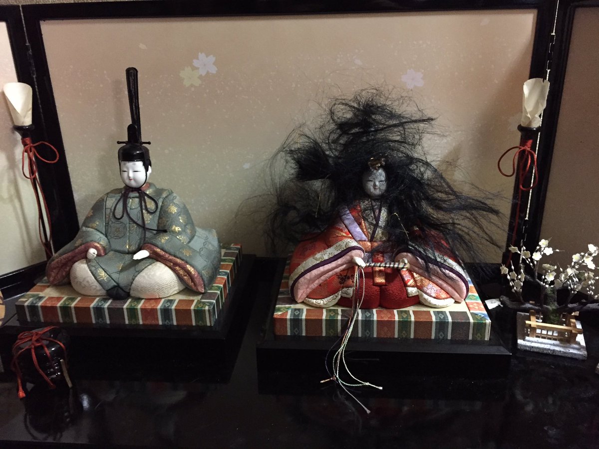 雛人形が一晩で呪われた姿になってしまった 犯人の悪びれない顔が可愛すぎる Togetter 雛人形が一晩で呪われた姿になってしまった 犯人の悪びれない顔が可愛すぎる Togetter