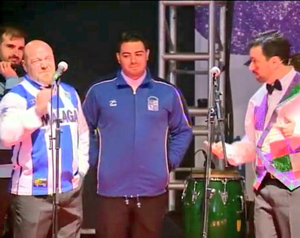 CD_Alhaurino's tweet photo. El alhaurino @Dede_Cortes pregonó al @CarnavalMLG y no se olvidó de ningún detalle, hasta el escudo del Decano con el Málaga en el escenario https://t.co/YrqdUG1X7r