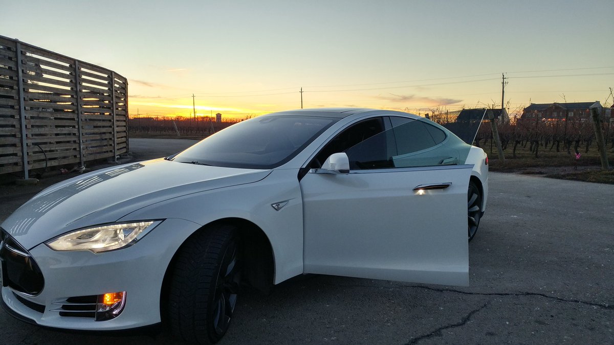 Just dropped of an <a href="/eco_RIDES/">ecoRIDES</a> client at <a href="/Jackson_Triggs/">Jackson-Triggs NOTL</a> for dinner event featuring Chantale Kreviazuk. Great night for a drive!!