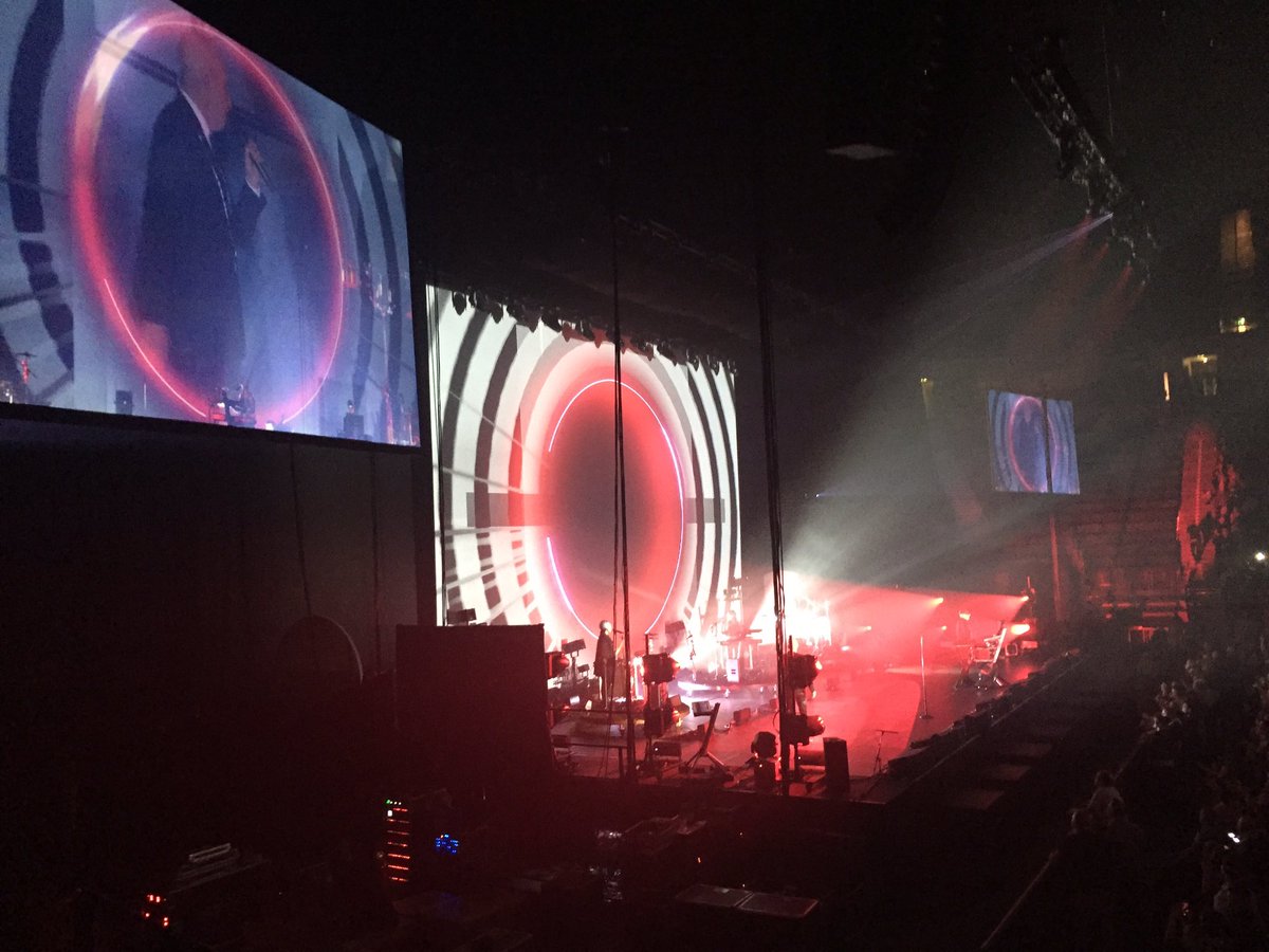 rjbailey141's tweet photo. Spectacular spectacle @petshopboys ! Brilliant from start to finish. https://t.co/0aQlruQ2R6