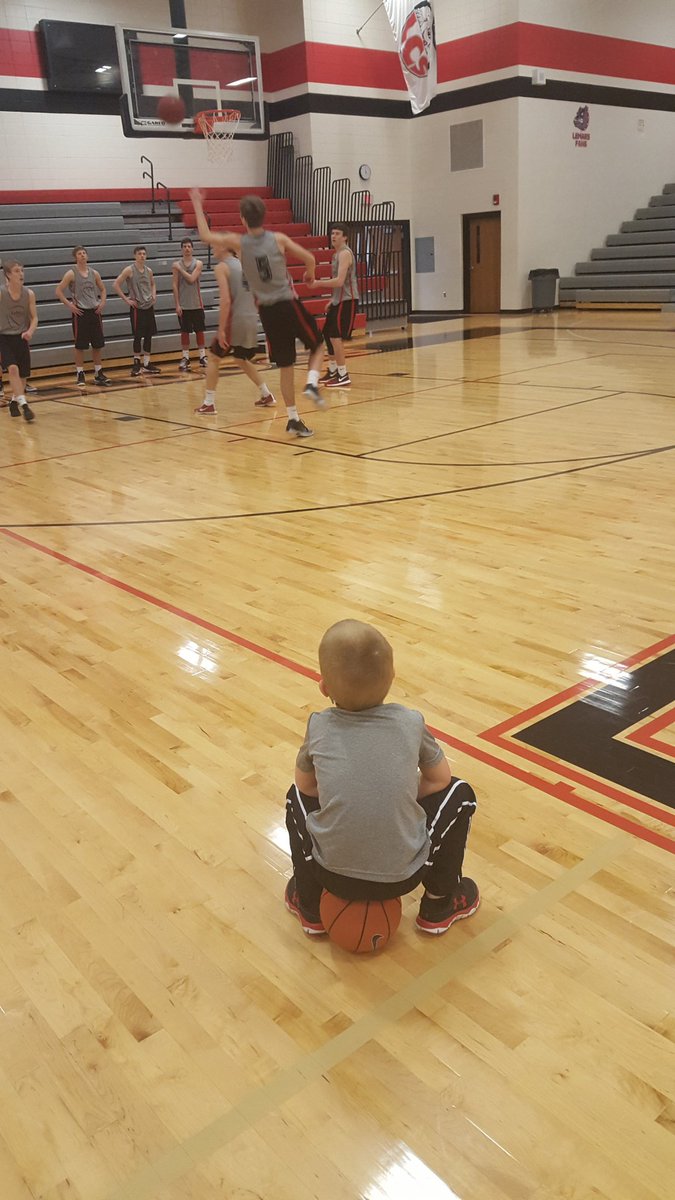 mrcoachdavis's tweet photo. Learning from the big boys!
It's tourny time! See you Monday night Bulldog fans! #MakeMarchGreatAgain https://t.co/zKoBuUmFwn