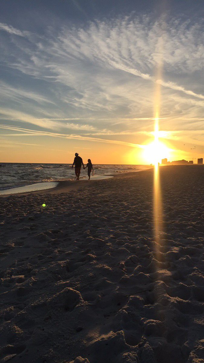 __mrst__'s tweet photo. It's been a long week...I needed this sight tonight. #perspective https://t.co/EZtDJOlMY7