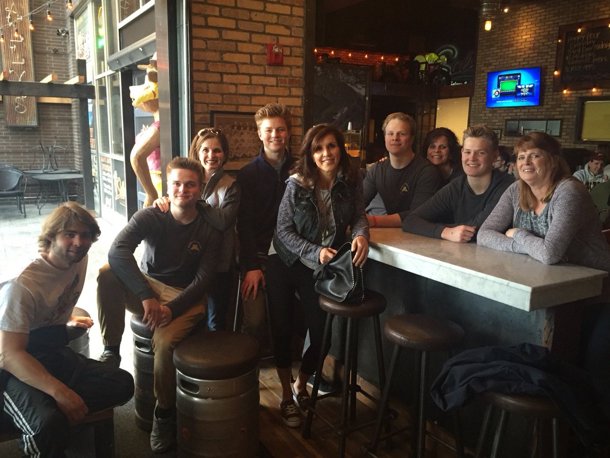 It was a beautiful day with sunny weather and great company. Today we celebrated Mom's day and had so much fun spending time with them.