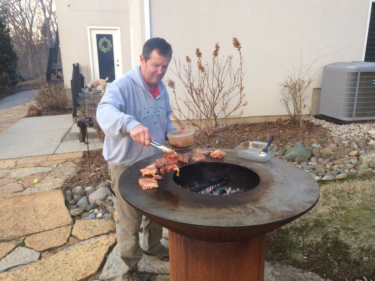 AllFor_14_all's tweet photo. #grillinweather @MuttFaceDog @Arteflame grill @epicurious grilled chicken thighs #HealthyLiving https://t.co/KTE0noqsMf