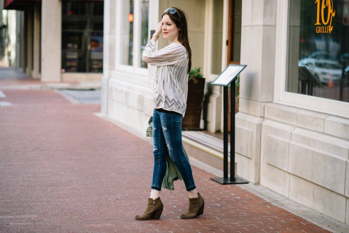 taylorlbradford's tweet image. Cooler Temps Means Lunch Outside! Plus talking about my new favorite @neutrogena product!  #ad buff.ly/2enGQkt #ByeBuildUp