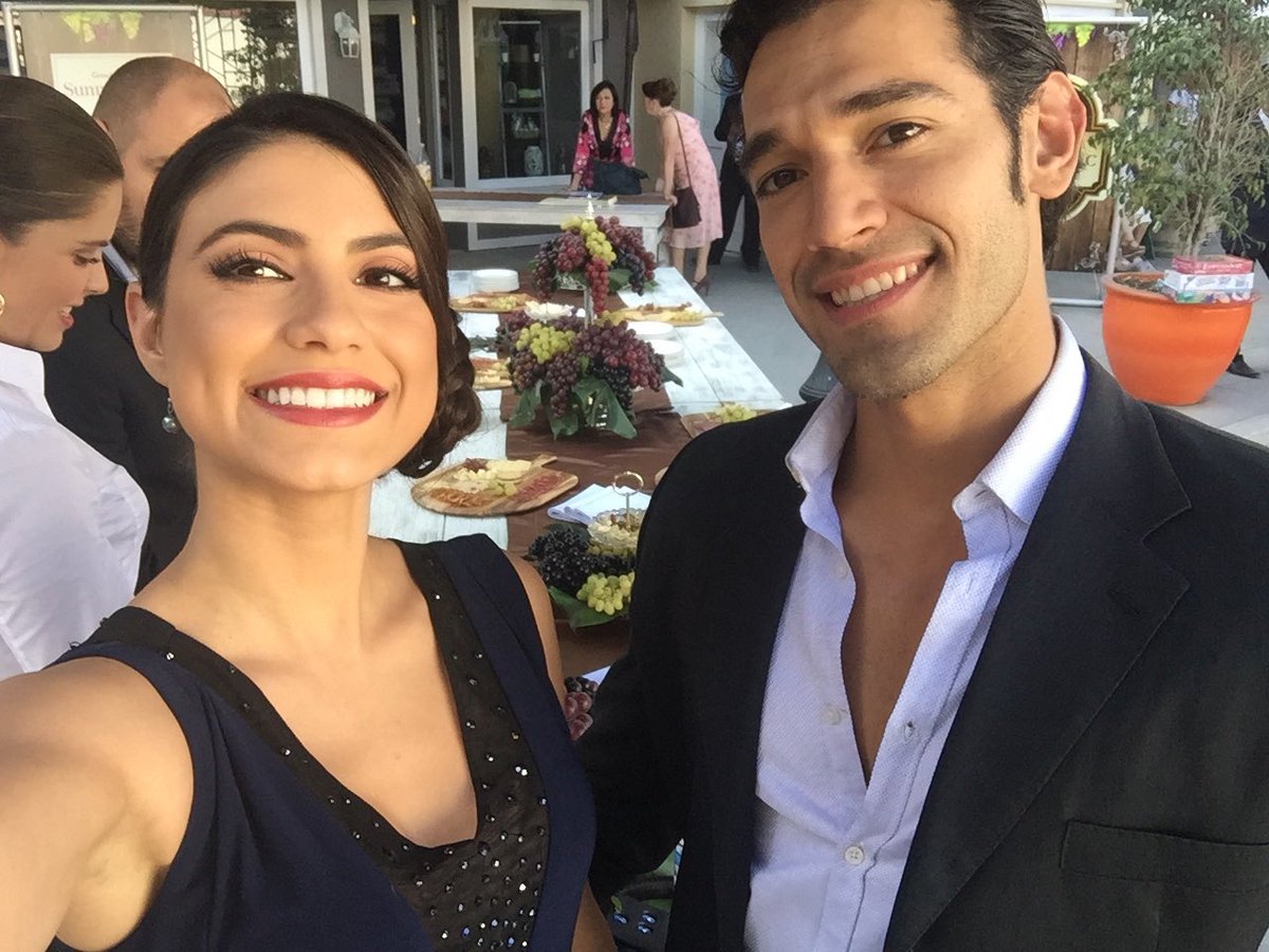barbara_lopez21's tweet photo. Aquí una foto de @Raucoronado y yo!!! Para quienes pedían ! https://t.co/4roJhXQswj
