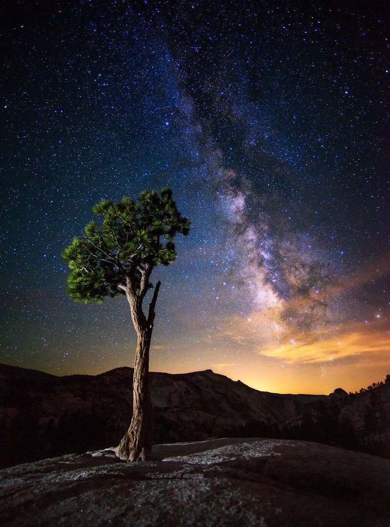 arasaucedo24's tweet photo. ~Vertigo ... ✨💫✨
   By: Pete Wongkongkathep

#PhotoOfTheNight https://t.co/lxrQ1kkeKs