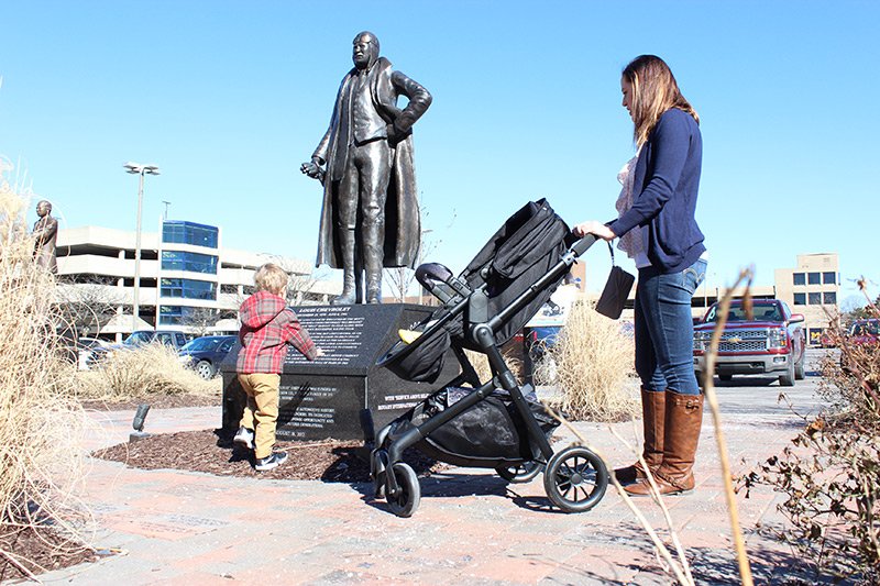 amberstarr82's tweet photo. Strolling the City with @EvenfloBaby Pivot Travel System! https://t.co/fH6XnTpIKk #evenflo #ad #michiganblogger #flintmi #momlife https://t.co/NZVUw6kV7Q