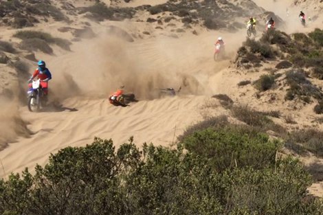 SMotos_Redes's tweet image. ¡ #Balut épico: corrió vuelta de 9.6 kms. Con dos vértebras dañadas!, este #lunes lo #operan bit.ly/2kBFoBz #RevistaSMotos