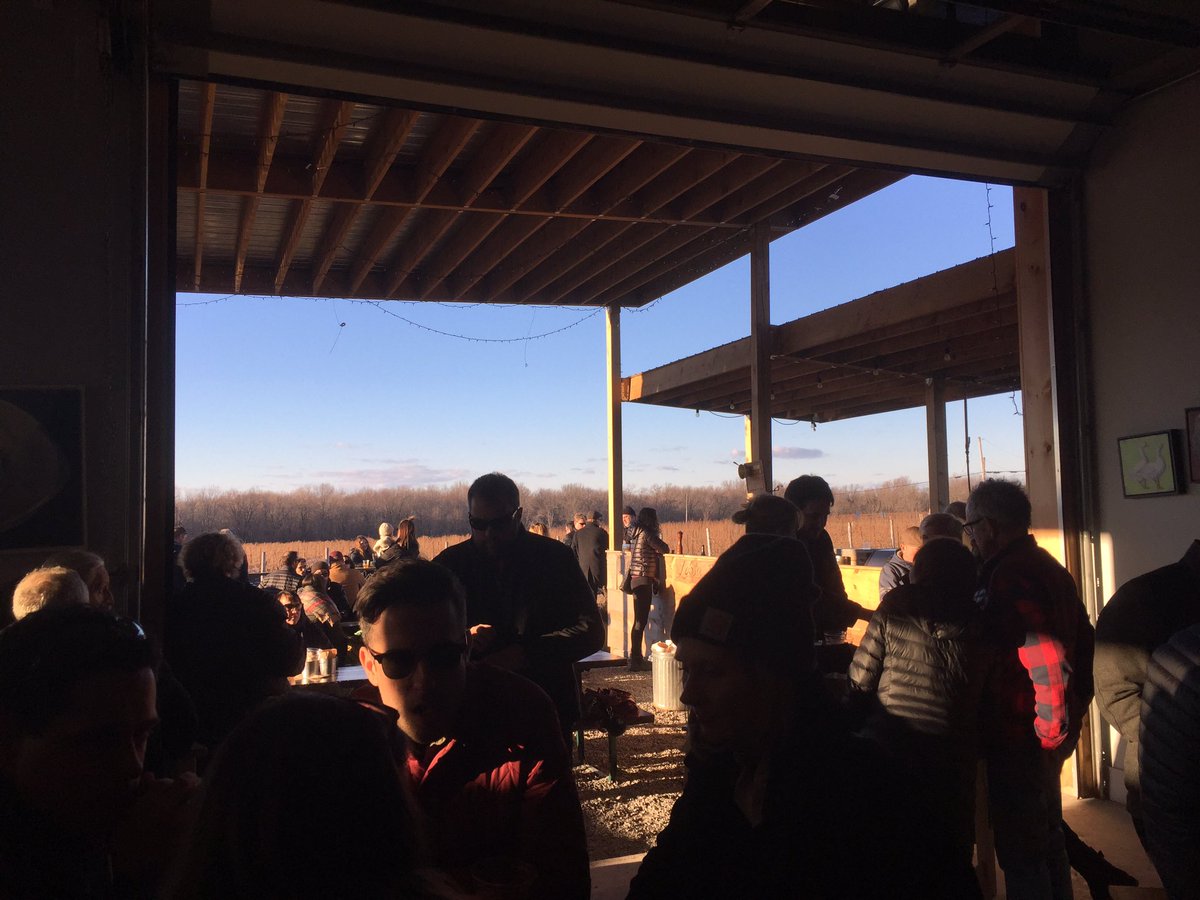 jrose_TOR's tweet photo. Spotted concluding a beautiful day in #PEC w/ some fantastic @CountyRoadBeer 🍻& @hinterlandwine sparkling at #hinterlude. Great time! https://t.co/Sl0g3JhGFd