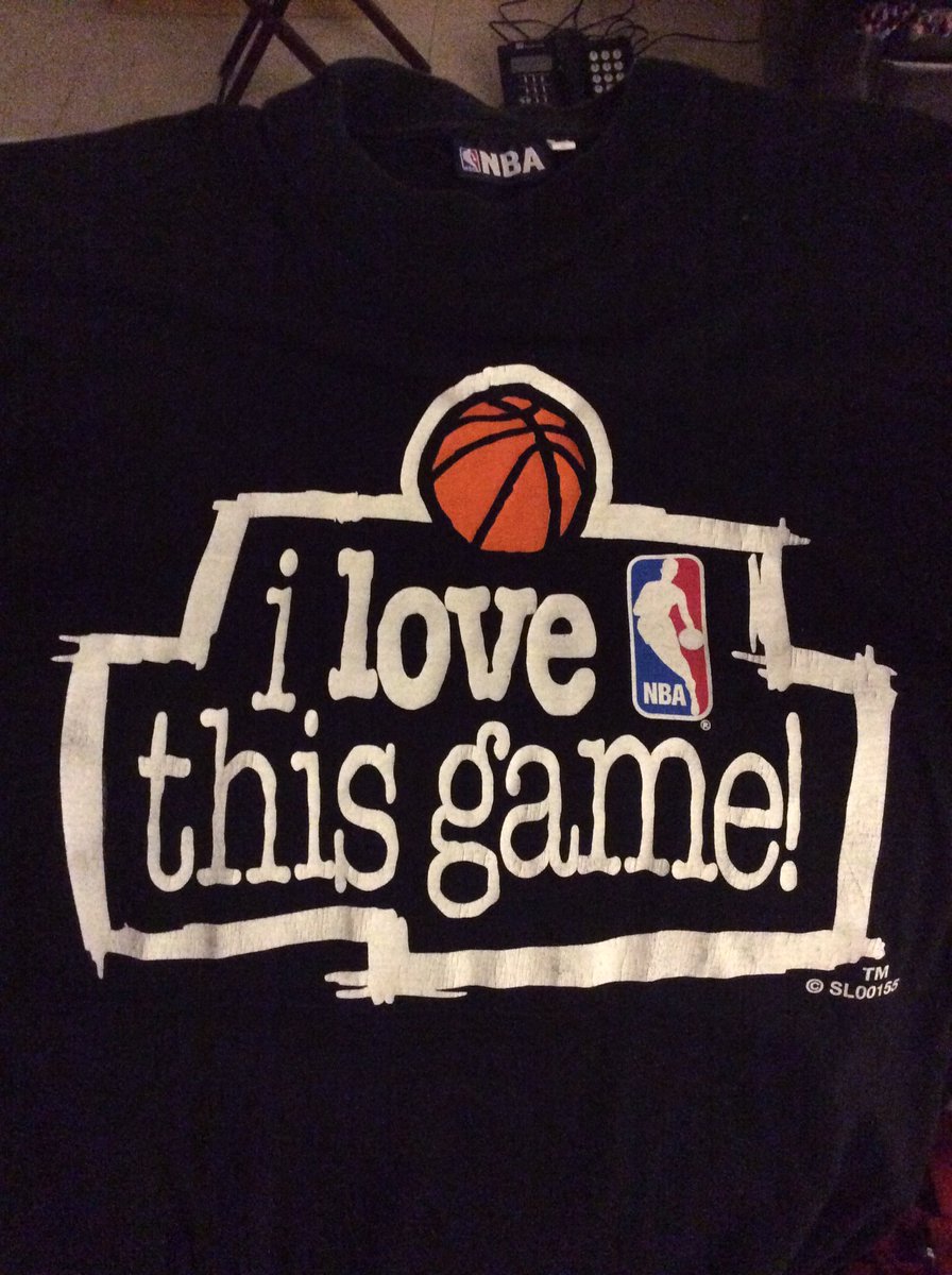 SaraPNascimento's tweet photo. A mais bonita tshirt da NBA ❤#nbanasporttv #vintage #nbajamsession #lisboa2000 #ILoveThisGame https://t.co/Sc82LeXAo3