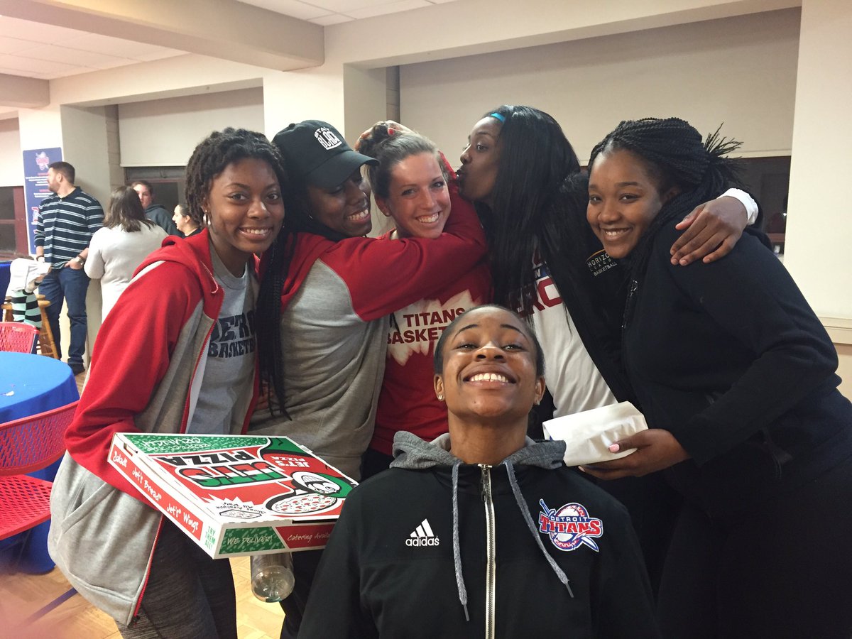 Detroit_WBB's tweet image. Happy Birthday to the tickle monster, pig showing, fence "hopping", loudest belcher coach there is out there! We love you @CoachMolly_UDM 🎉🎈