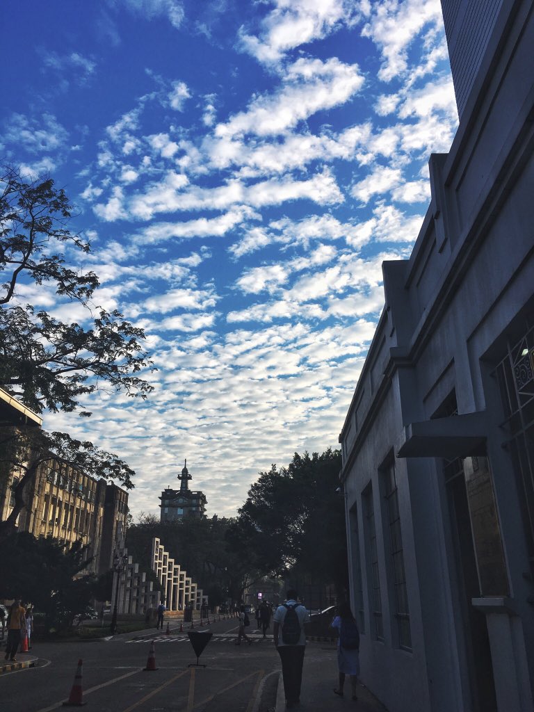 rblngl0's tweet photo. monday manila morning // #fotoma5ino #ThisIsHowWeFoto https://t.co/2r7gH3c20U