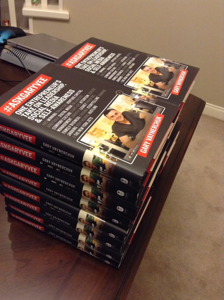 STUAcademy's tweet photo. Shoutout to @VaynerMedia for participating in #SHC2017 as a prize sponsor! @garyvee and his team never disappoints 🔥 https://t.co/LsvybqEKYr