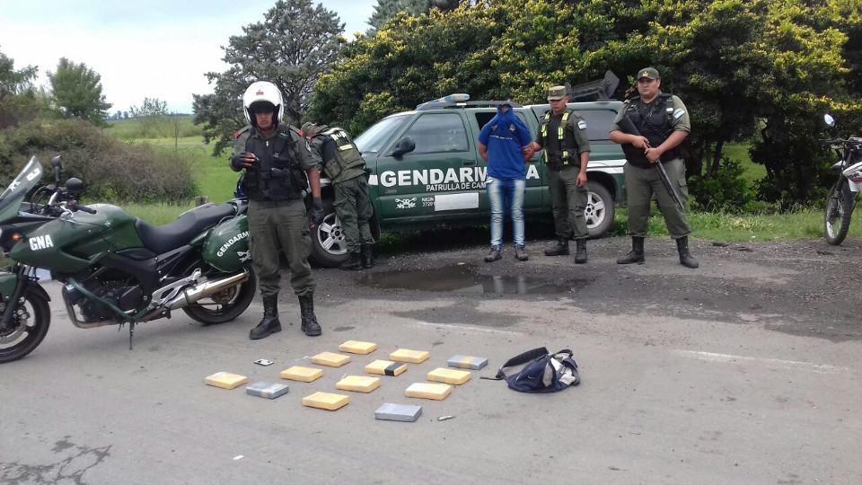 LANACION's tweet photo. Decomisan más de 13 kilos de cocaína en un ómnibus https://t.co/zmQyu05Qxv https://t.co/dtq0aP8xkc