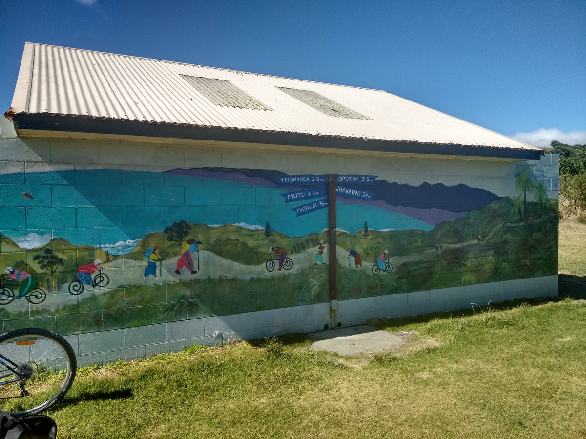 TheSilverNomads's tweet photo. Cool mural on the Dunes cycle trail, #Opotiki #NewZealand 🚲 https://t.co/vUzQtkEU8h