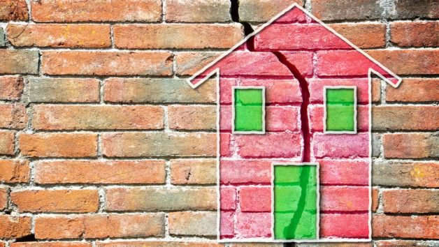 realtordotcom's tweet image. 5 scary home inspection deal breakers (and 2 that aren't). If you see these things, proceed with extreme caution: rltor.cm/5fr2o