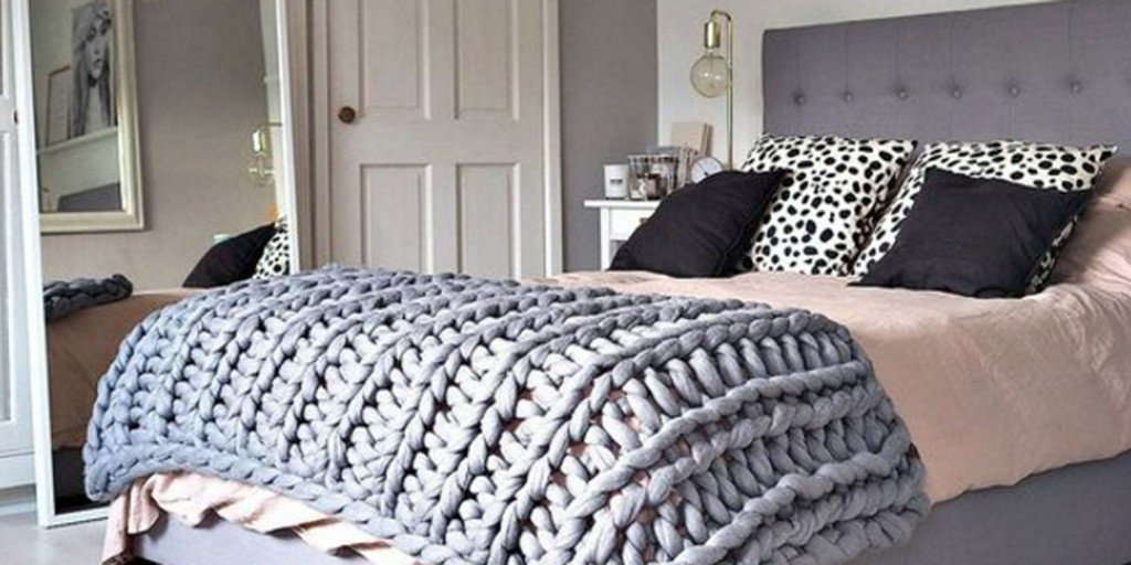 CountryLiving's tweet image. How to Make a Gigantic Knit Blanket in Less Than 4 Hours bit.ly/2lYZG8f