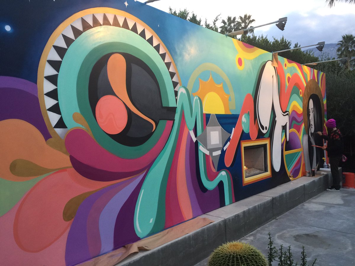 palmspringslife's tweet photo. #PSCares in the @ModernismWeek spirit with reception @ this @PalmSpringsCA home. https://t.co/WaJRkKfxbu