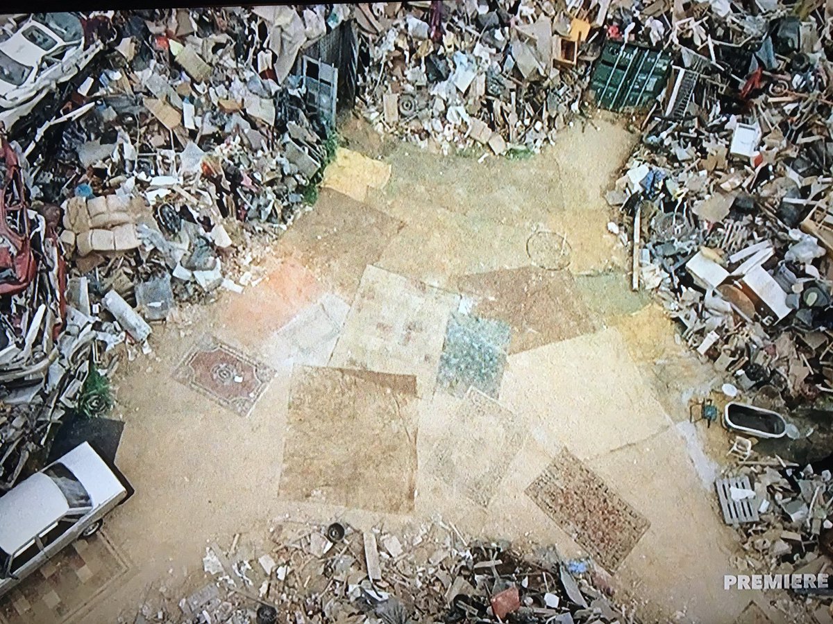 DaltonRoss's tweet photo. #TheWalkingDead fun fact: This incredible junkyard set is built where the prison yard from seasons 3 &amp; 4 used to be. https://t.co/MVYBBs5CY6