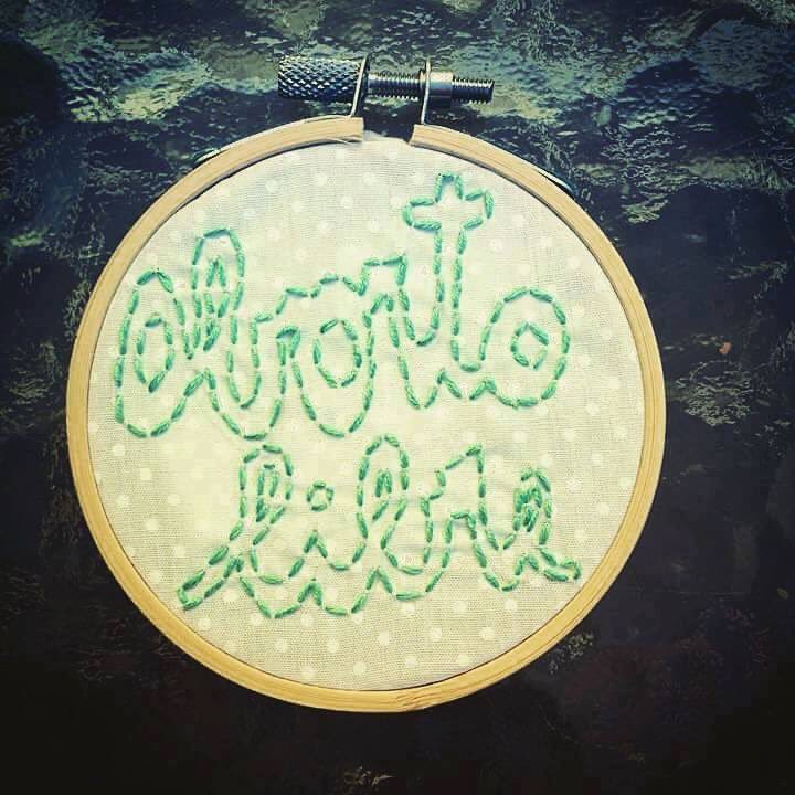 Nuestras vidas no caben en sus tres causales.
Aborto libre. 
#abortoconlasamigas 
Bordado tortillero feminista por <a href="/majolizana/">Majo Li</a>