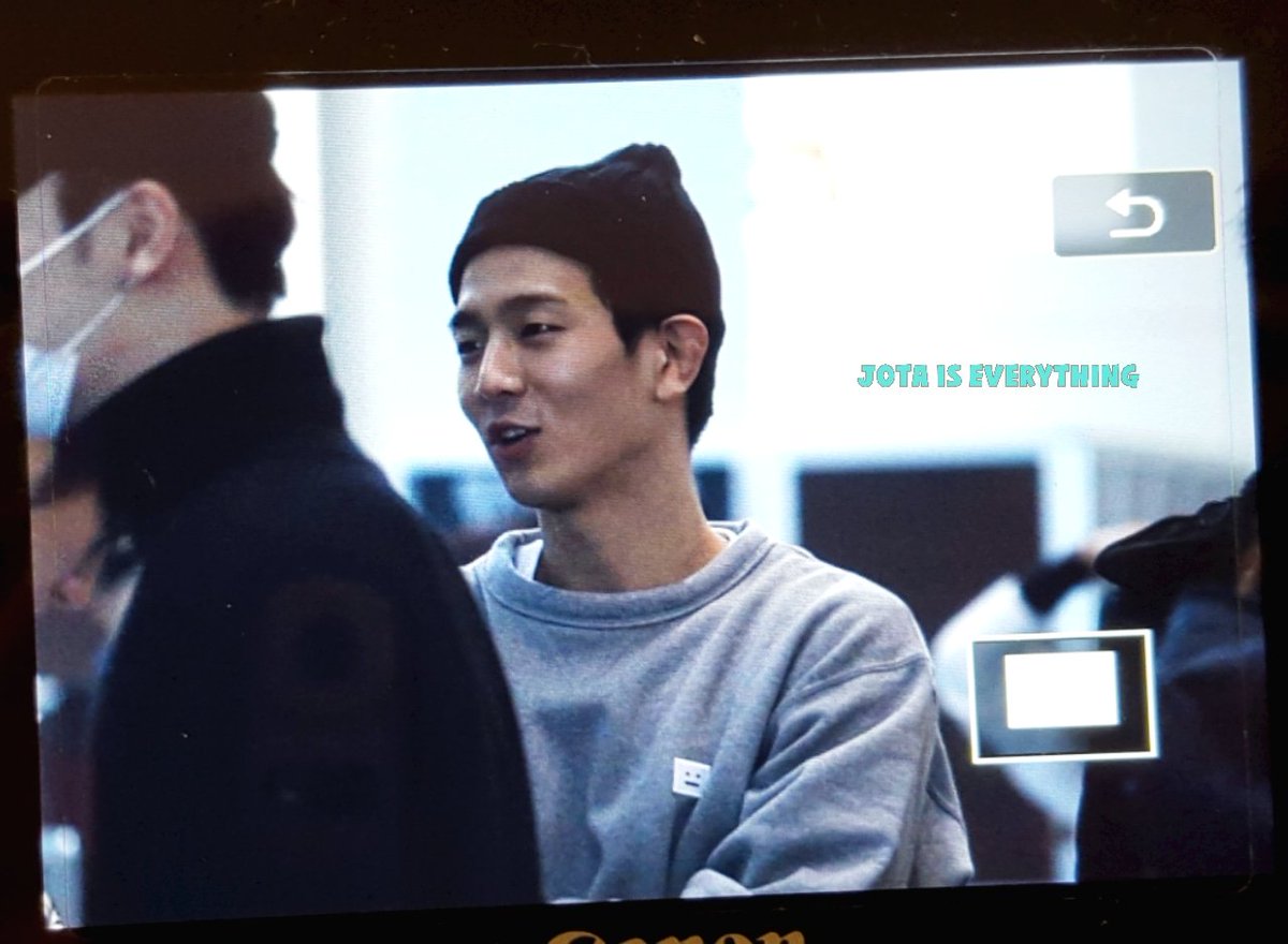jota_everything's tweet photo. 170220 [preview] 하네다공항 출국
#매드타운 #조타 #MADTOWN #JOTA 
#종화좋다 😌😌😌(@MADTOWN_GNI) https://t.co/9gEnr8DjCk